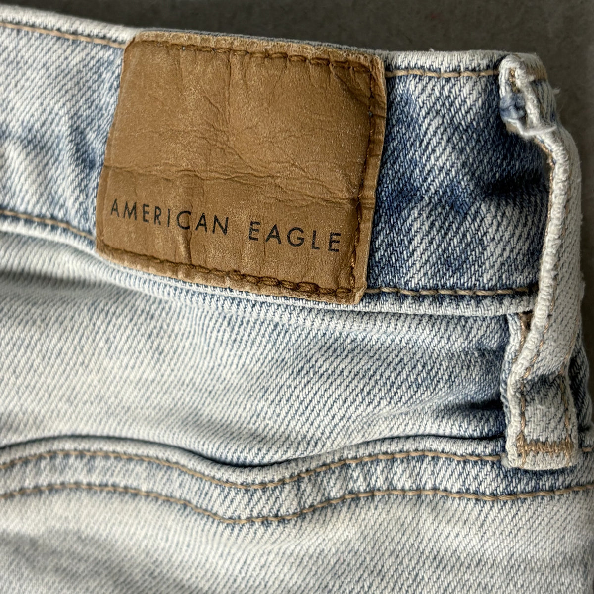 American Eagle Light Wash Denim Shorts Size 8