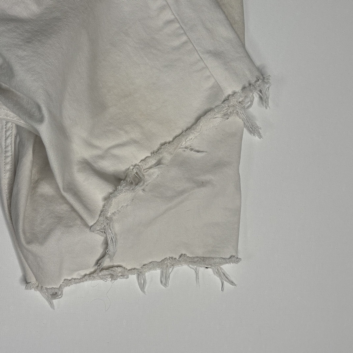 Levi's 514 White Denim Cutoff Shorts Size 34 Frayed