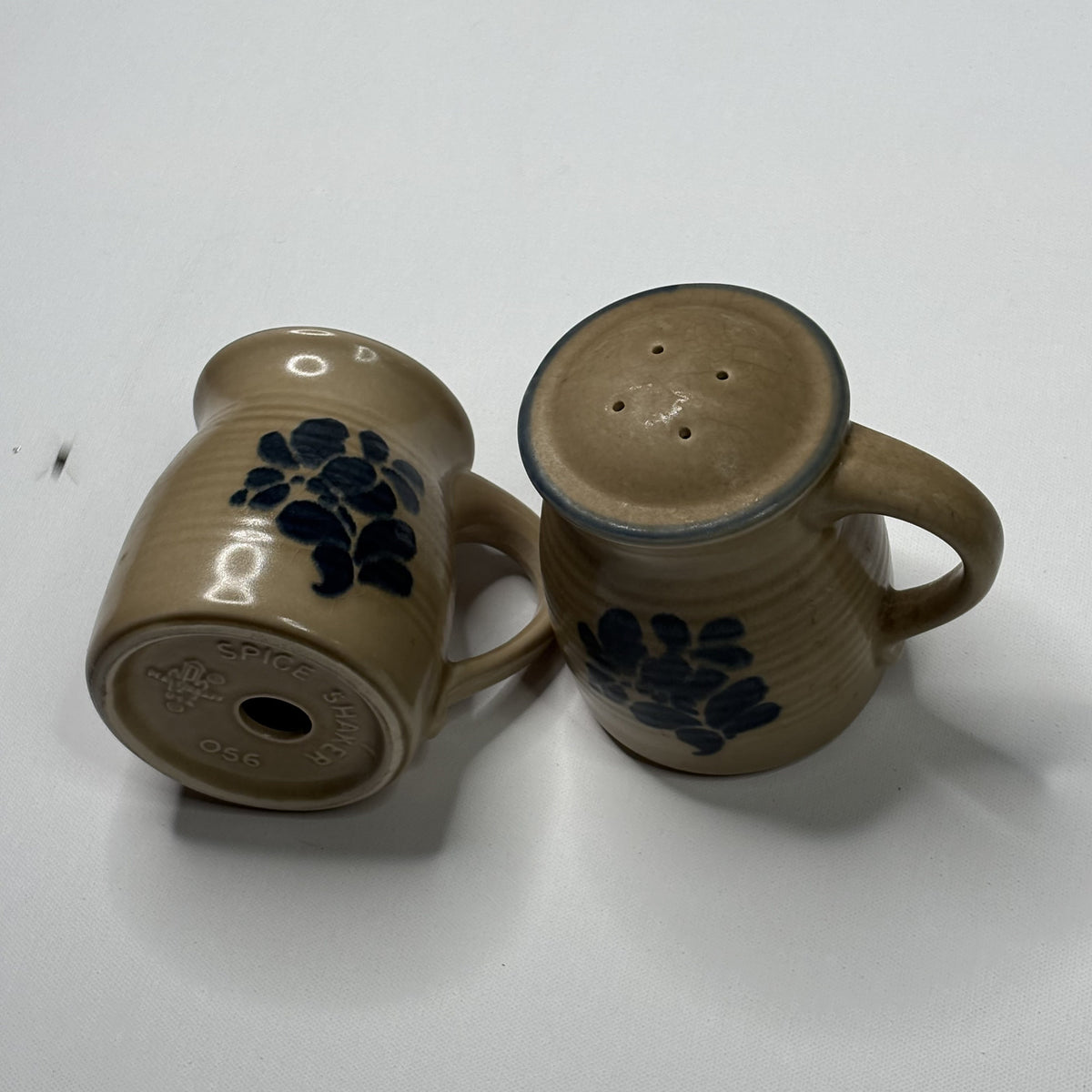 Vintage Pfaltzgraff Folk Art Stoneware Spice Shaker 056