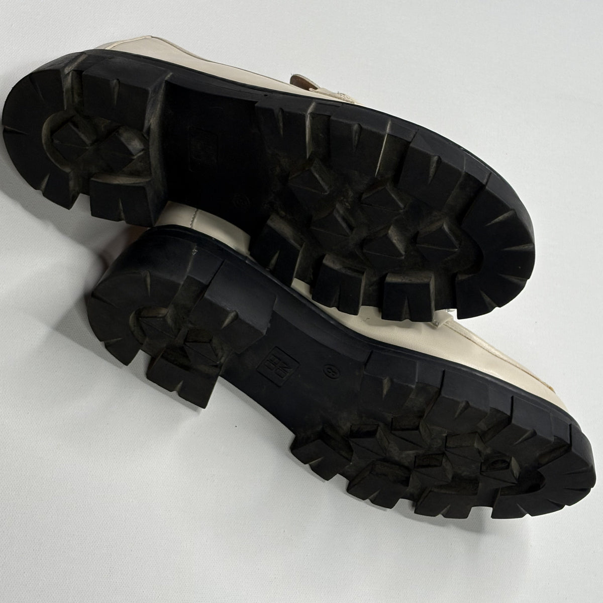 No Boundaries Cream Platform Chain Loafers Lug Sole Size 8