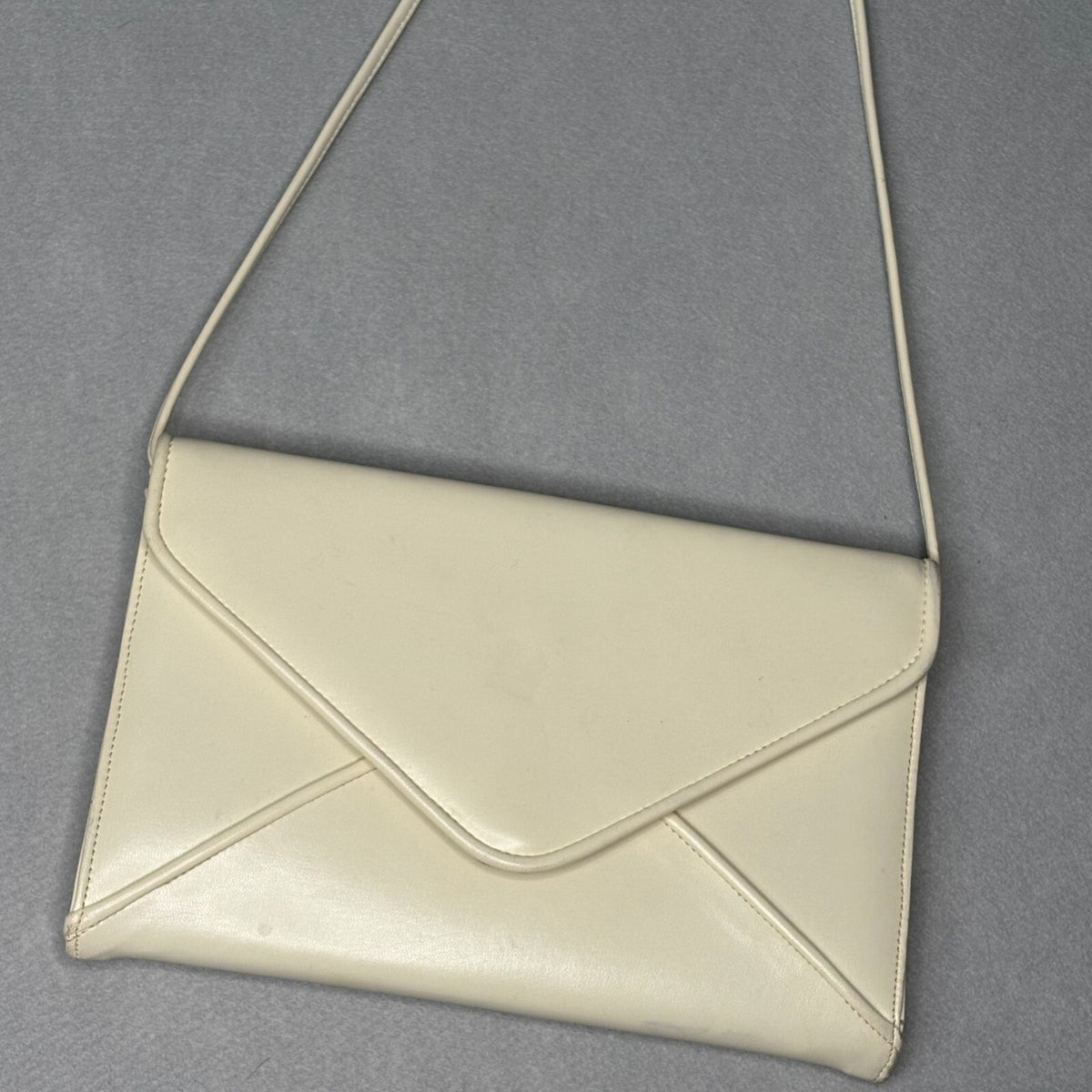 Elegant Vintage Cream Leather Envelope Shoulder Bag