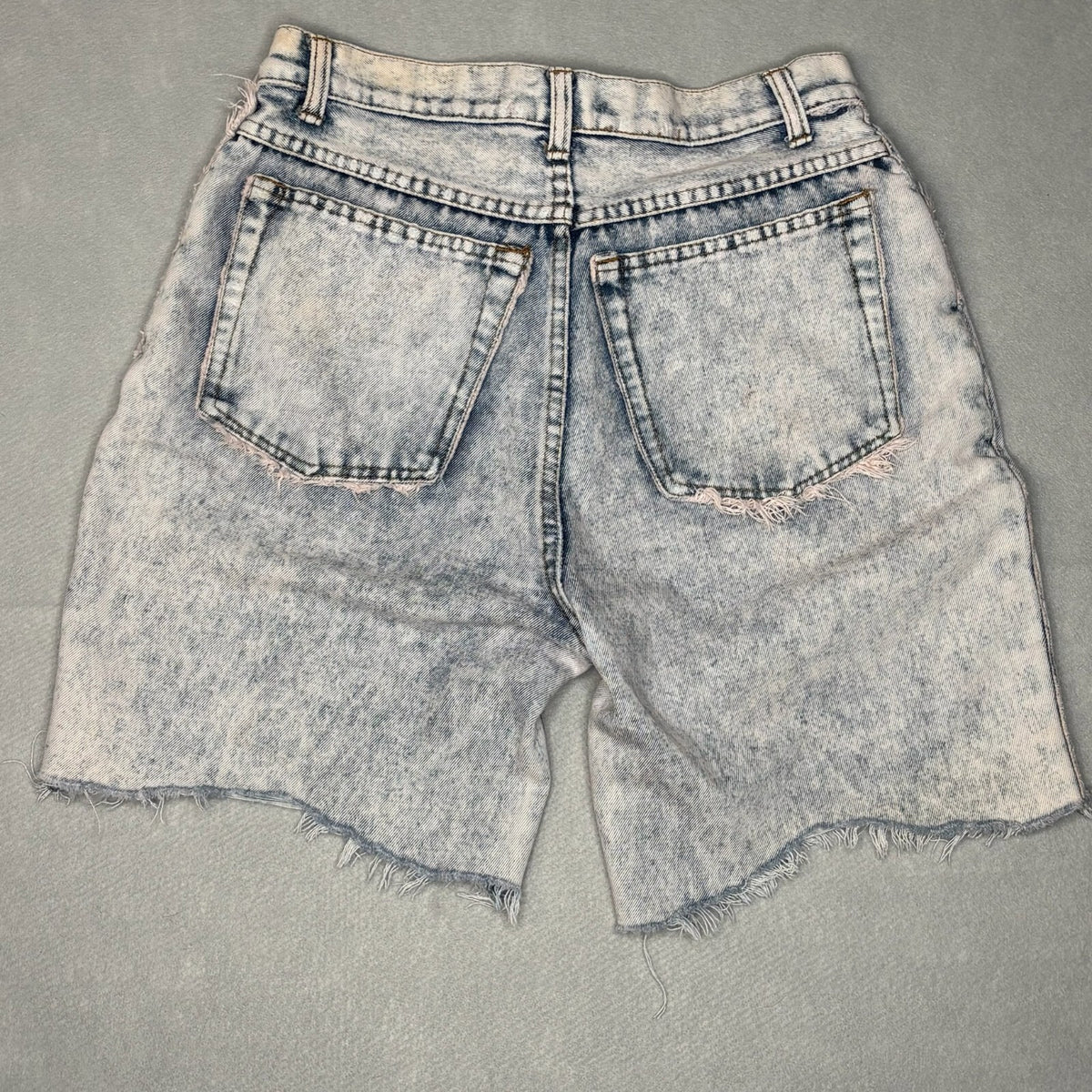 Vintage Crayon Acid Wash Denim Shorts Size 11/28 with Frayed