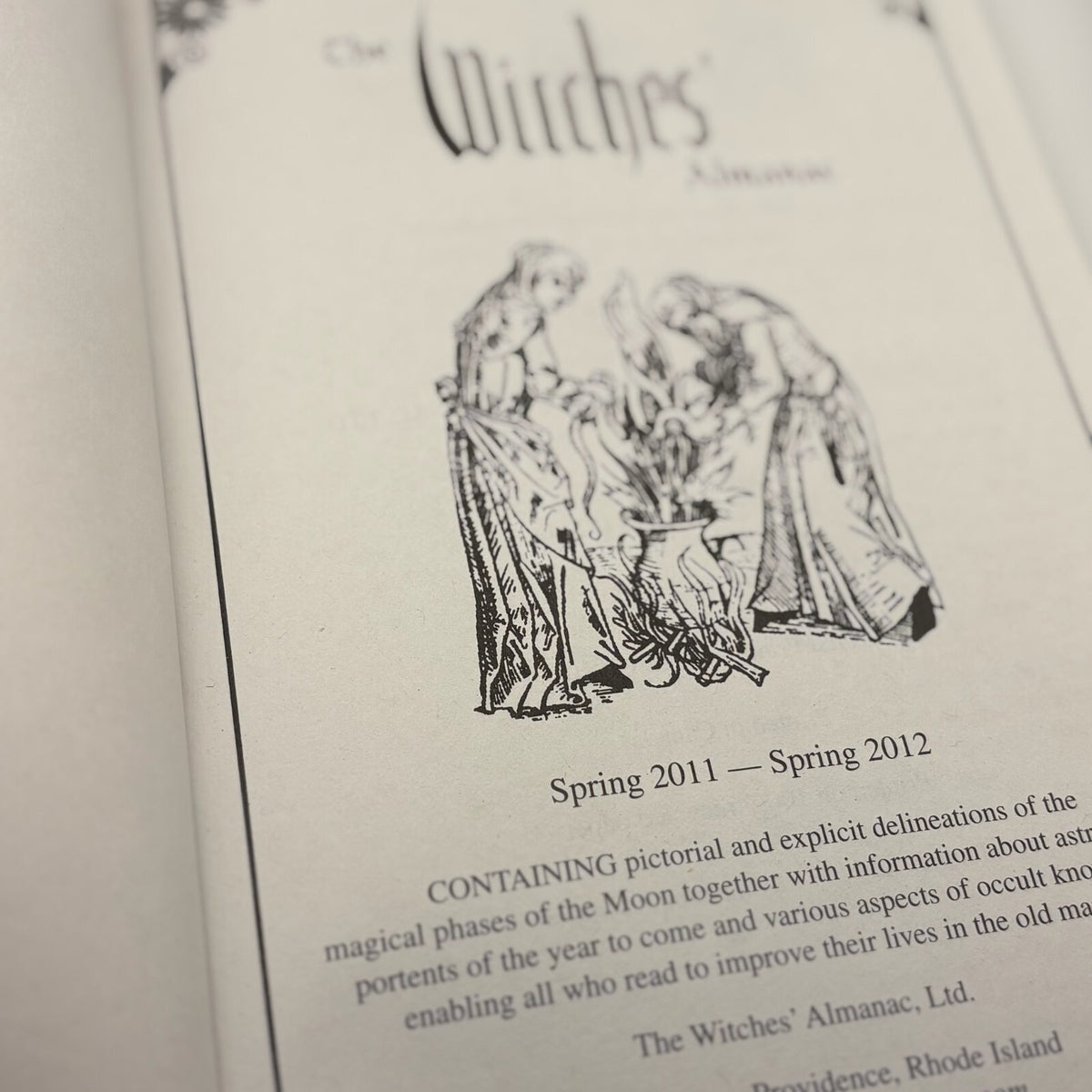 The Witches' Almanac Issue 30 Spring 2011 to Spring 2012 - Stones and the Powers