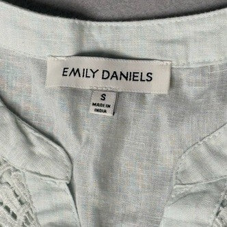 Emily Daniels Light Green Sleeveless Button-Up Top
